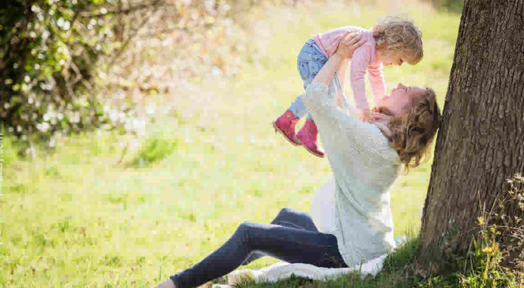 Heilige Mutter? Oder: Ist Mutter sein ein Ideal? Heilige Mutter? Oder: Ist Mutter sein ein Ideal?